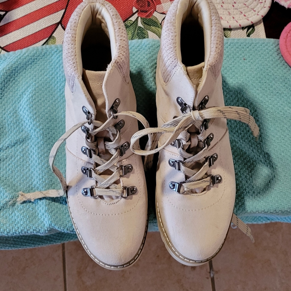 Women's Cream Ankle Boots - Picture 3 of 8